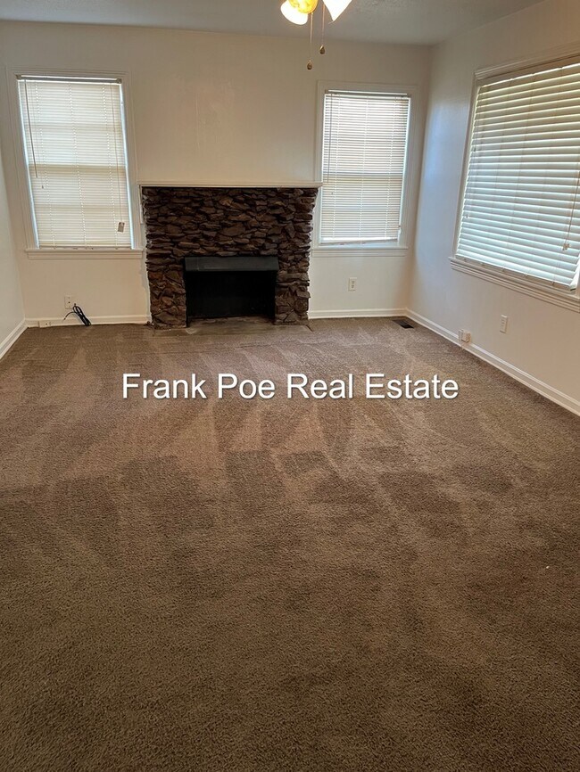 Foto del edificio - 104 Lakeland Ave