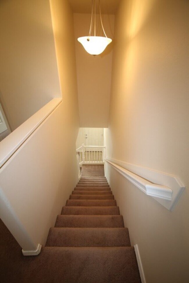 Foto del edificio - 3 Bedroom Condo in East Anchorage!