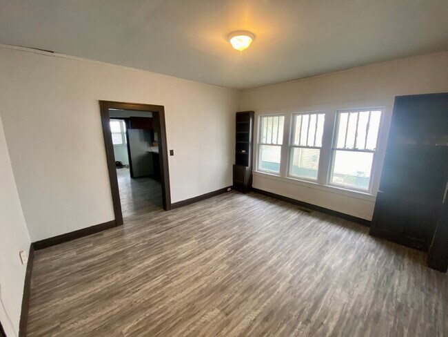 Building Photo - 501 N Bowman Ave