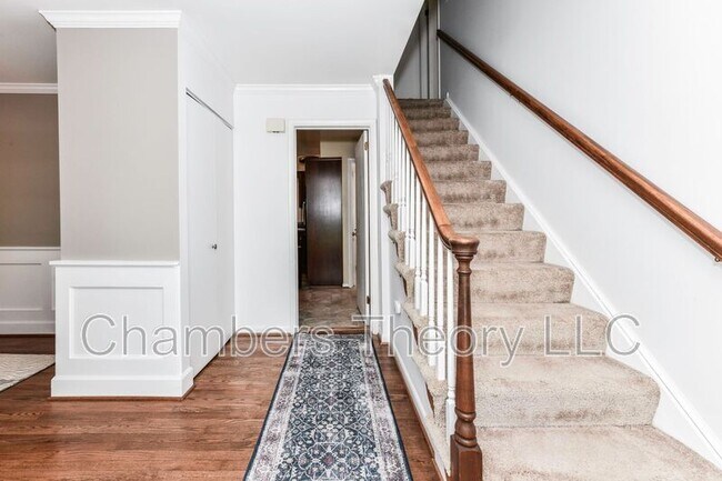 Foto del edificio - 8504 Shadeway Pl