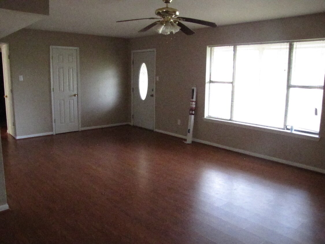 1007 Sugar Ln, Palestine, TX 75801 House Rental in Palestine, TX