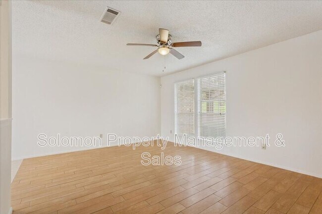 Building Photo - 1015 E Yager Ln
