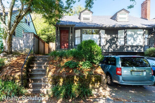 Foto del edificio - 2 br, 1 bath House - 2423 NE Everett Street