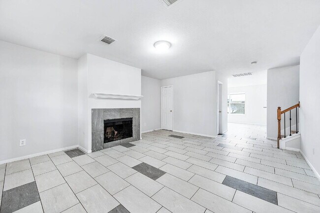 Building Photo - 10415 Moraine Lake - Beautiful 4-bedroom, 2-bath home with a 2-car garage located in the desirabl...