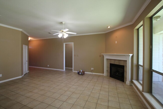 Building Photo - Coming Soon: 3 bedroom 2 bathroom home in Tyler!