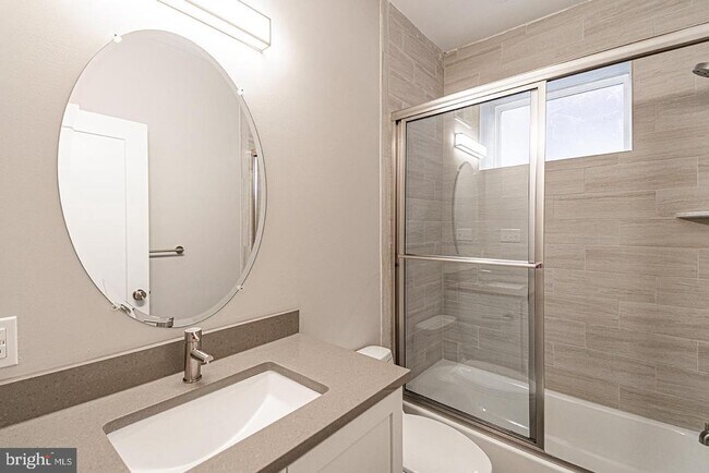 Foto del edificio - 5412 Chancellor St