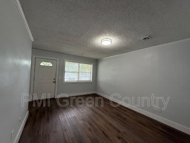 Building Photo - 809 Park St