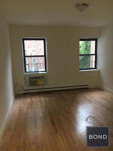 Building Photo - 240 E 81st St