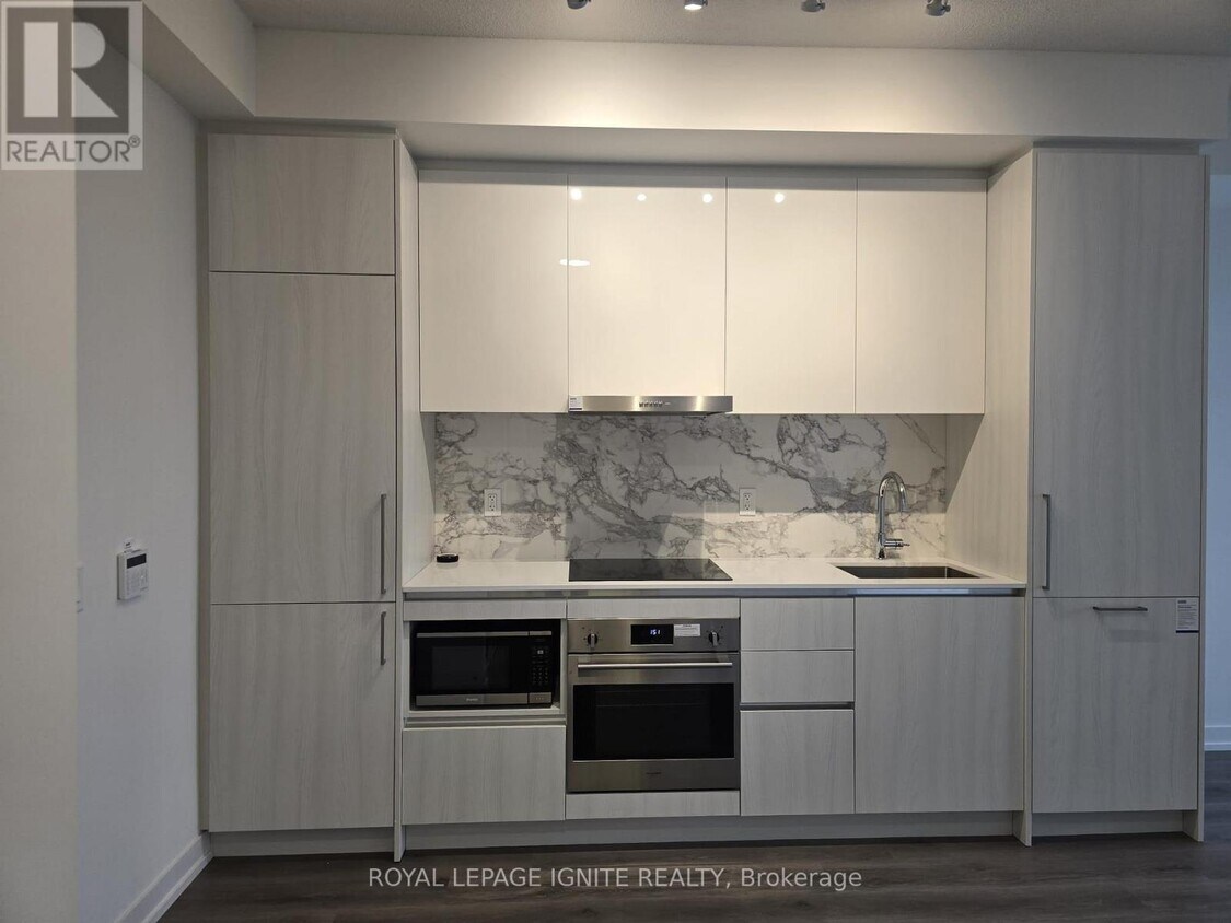 Primary Photo - 225 Commerce St