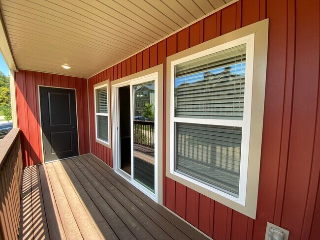 Building Photo - Brand New Three Bed Townhome- Fayetteville...