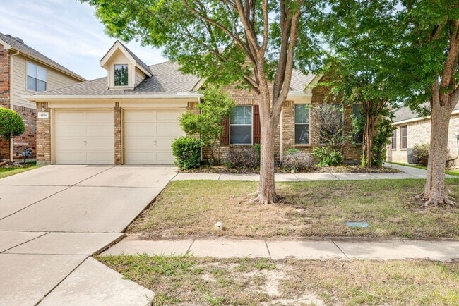 Great location. 4 bedrooms plus an office! - Great location. 4 bedrooms plus an office! House