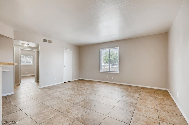 Building Photo - 1810 Bartoli Dr