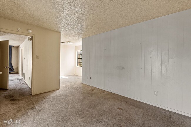 Foto del edificio - 6524 Canal Blvd