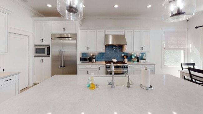 Building Photo - Coastal Home with Casita, pool and spa