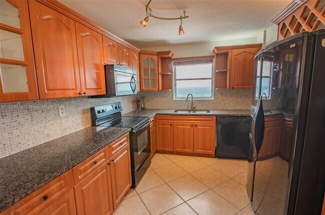 Foto del edificio - 2750 NE 183rd St
