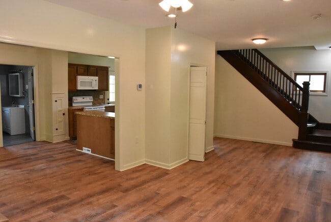 Building Photo - 539 North St