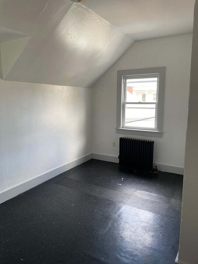 Building Photo - 191 Walnut St