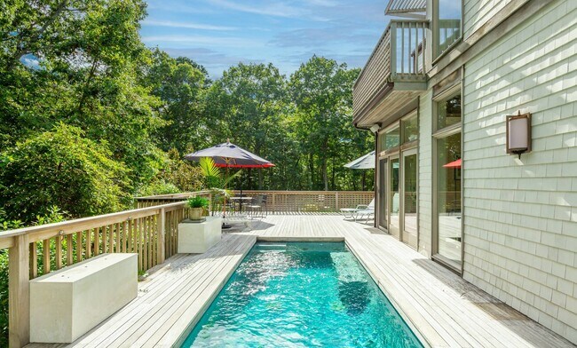 Foto del edificio - 18 Spring Pond Ln