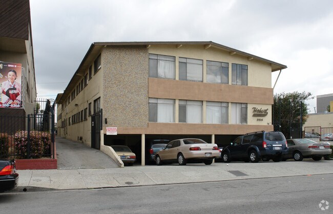 Foto del edificio - 256 S Hobart Blvd