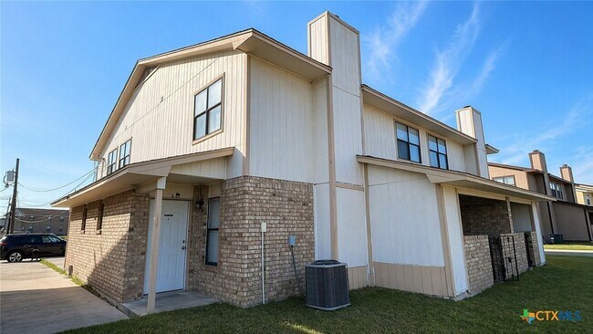 Foto del edificio - 1813 Cedarhill Dr