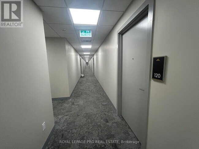 Photo du bâtiment - 1100 Lackner Pl