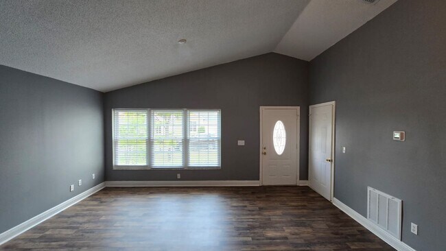 Foto del edificio - One Story Home in Royal Ridge, Davenport