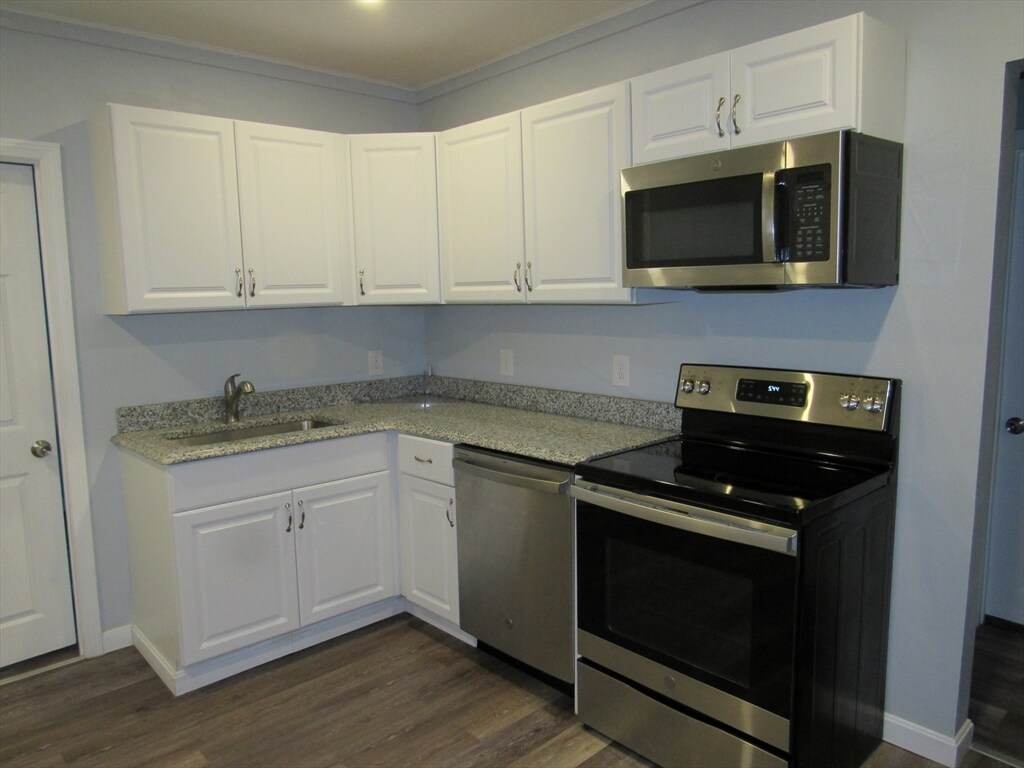 Primary Photo - 72 Emerald St