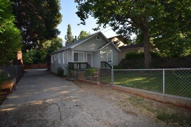 Building Photo - Charming 2/1 Grass Valley Home