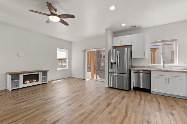 Foto del edificio - 3001 E Butler Ave