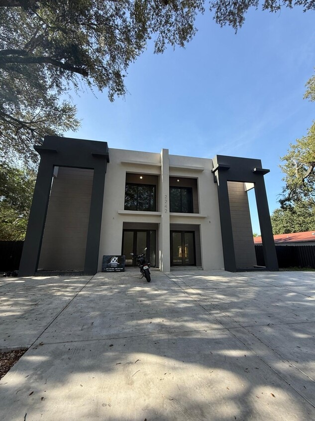 A2Z Construction & Remodel LLC / 2242 NW 9... - A2Z Construction & Remodel LLC / 2242 NW 99 TArr