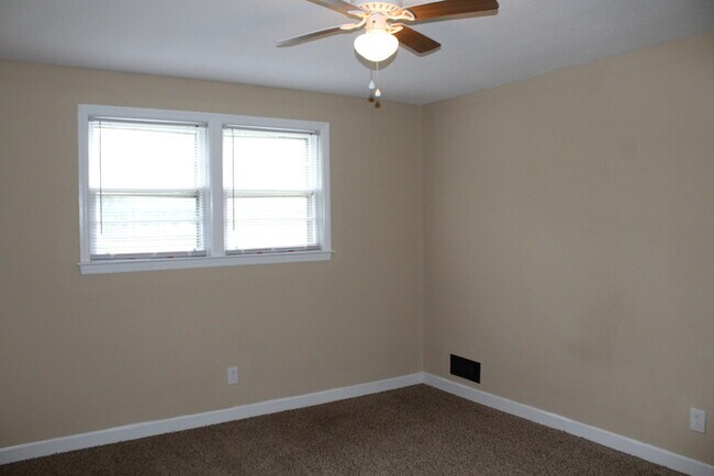 Building Photo - Beautiful brick home in SE Columbia!