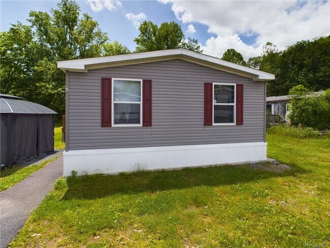 Building Photo - 18 Shore Ln