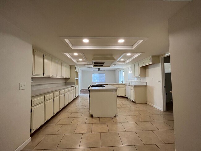 Building Photo - 3 bedroom 2.5 bath Home with a Bonus Room ...