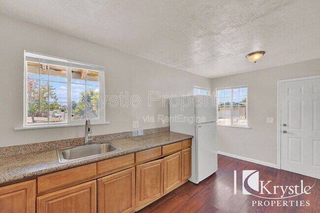 Building Photo - 178 Janice St