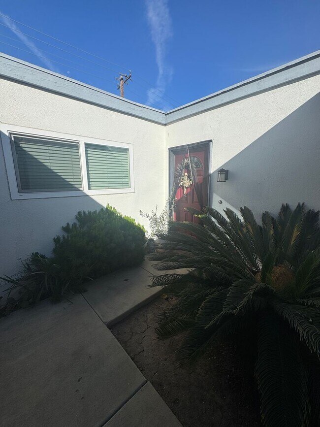 Foto del edificio - Charming 2-Bedroom, 1.5-Bath Apartment wit...