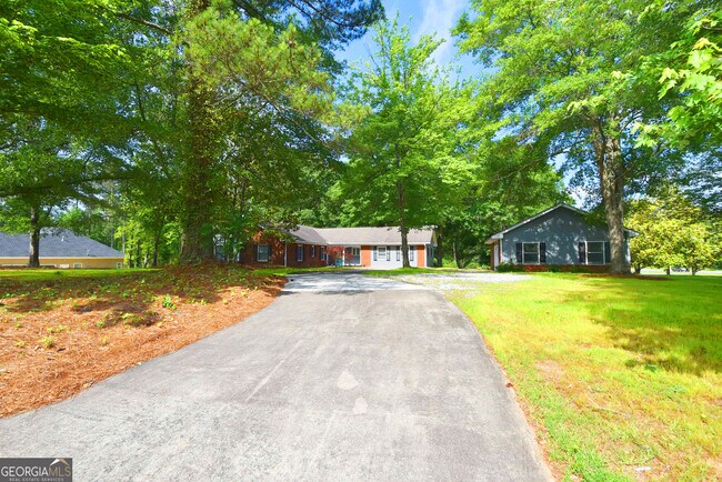 Foto del edificio - 98 Woodvalley Dr