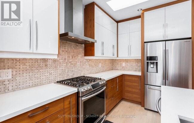 Building Photo - 1050 Caven St