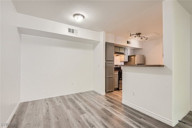 Foto del edificio - 7255 W Sunset Rd