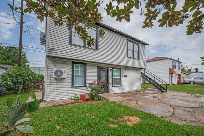 Building Photo - 2516 Craigmont St