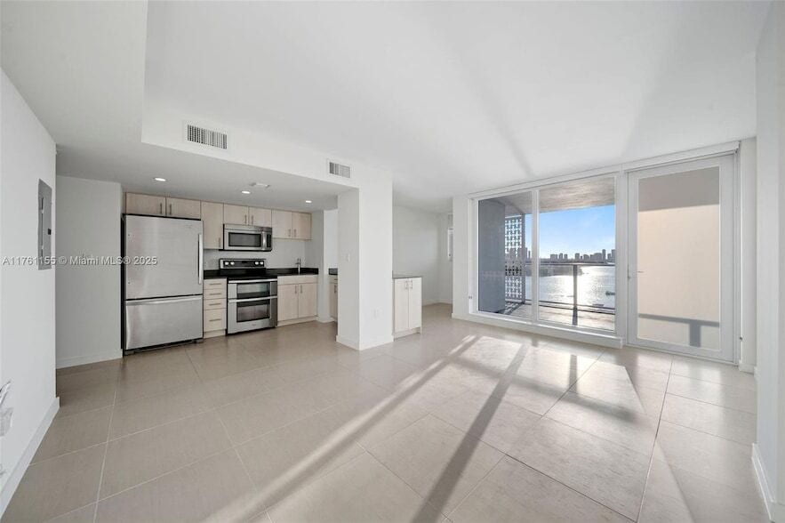 Photo - 910 West Ave