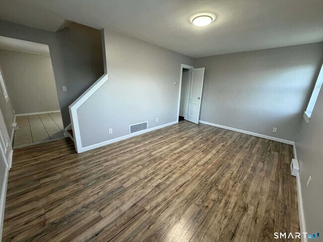 Foto del edificio - 27 New Hampshire Dr