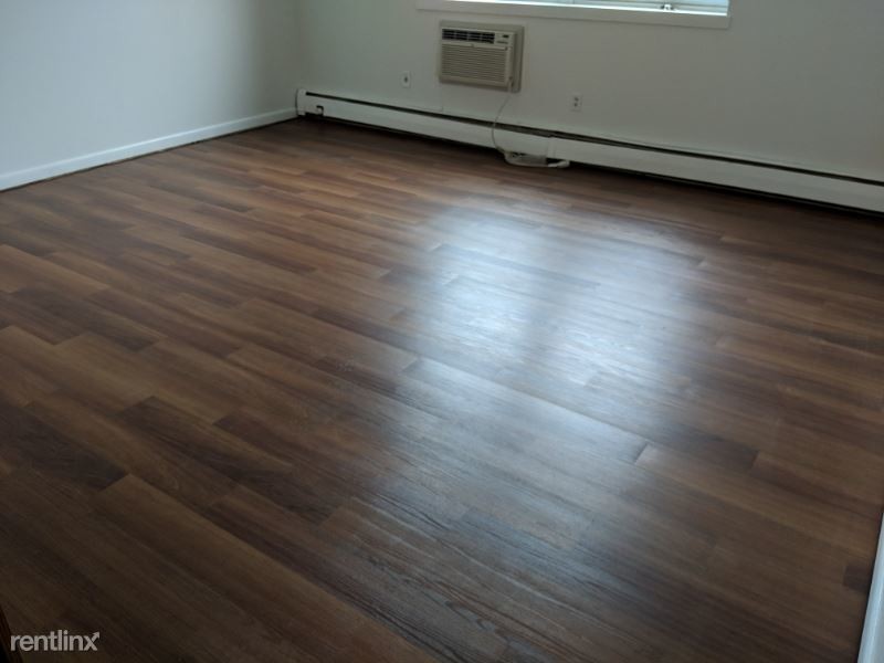 Primary Photo - Studio, 1 bath House - 25 Vine St