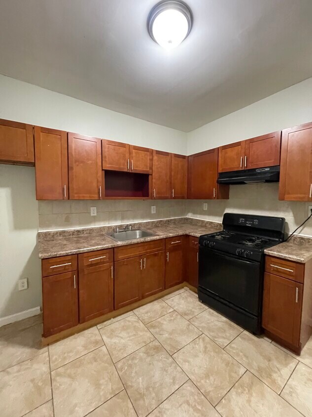 Foto principal - 379 Hawthorne Ave