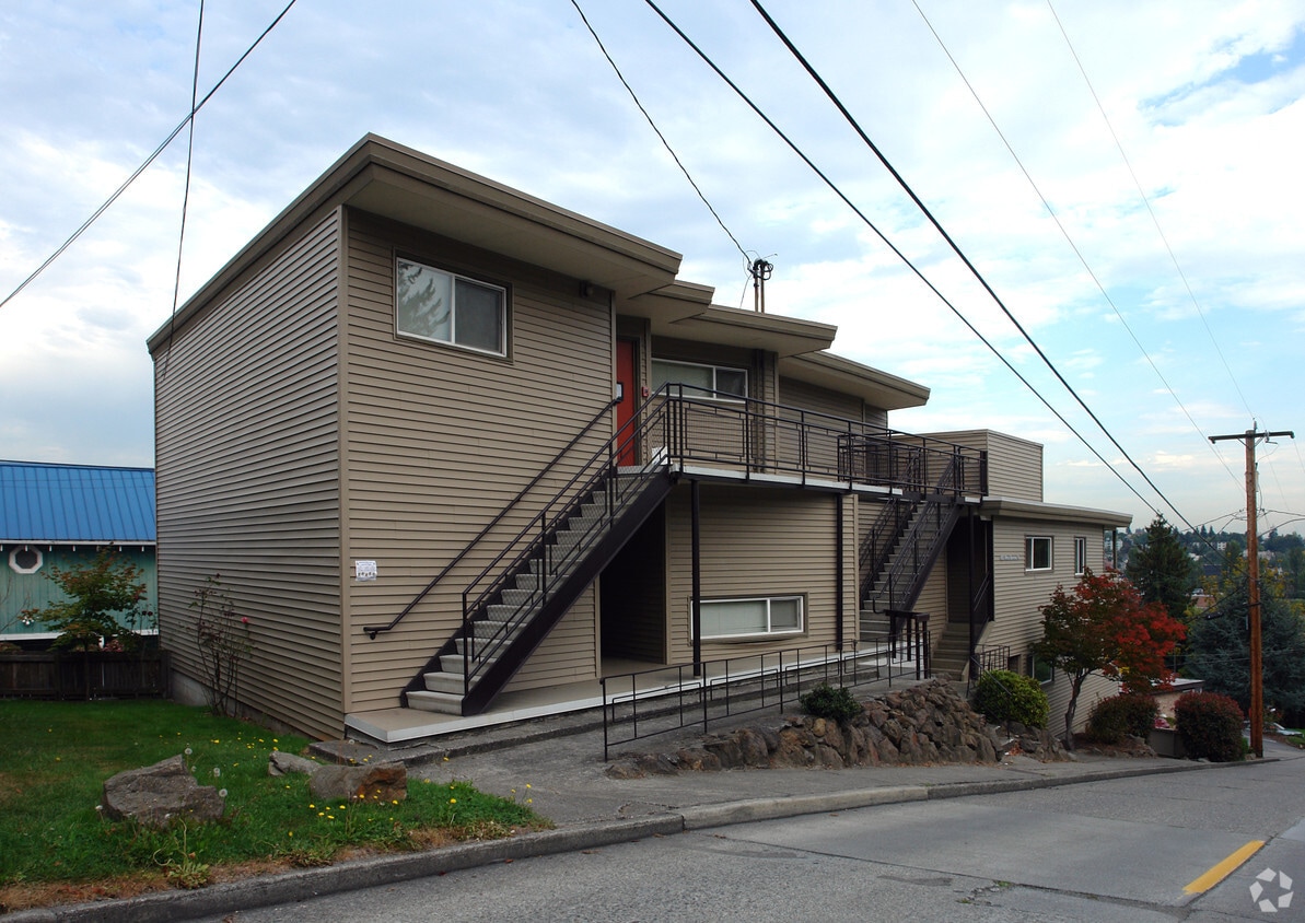 Primary Photo - 650 W Bertona St
