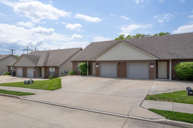 Building Photo - 509-511 Glenstone Dr.