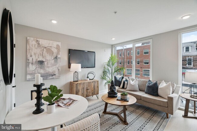 Foto del edificio - 6604 Ridge Ave