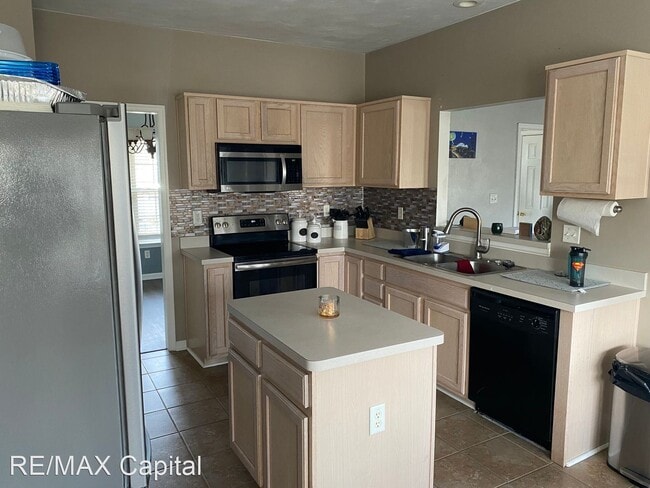 Building Photo - 4 br, 2 bath House - 110 BENHAM COURT