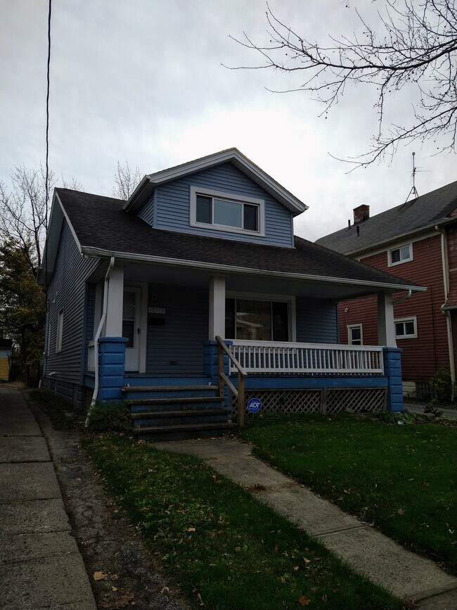 Foto del edificio - 10910 Revere Ave