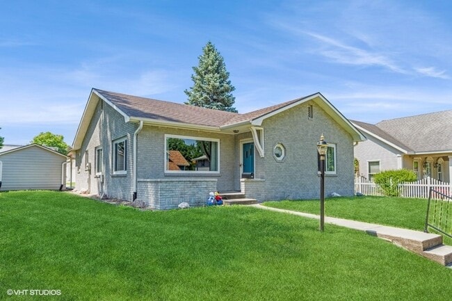 Building Photo - Rent: $1700 2 beds, 2 baths