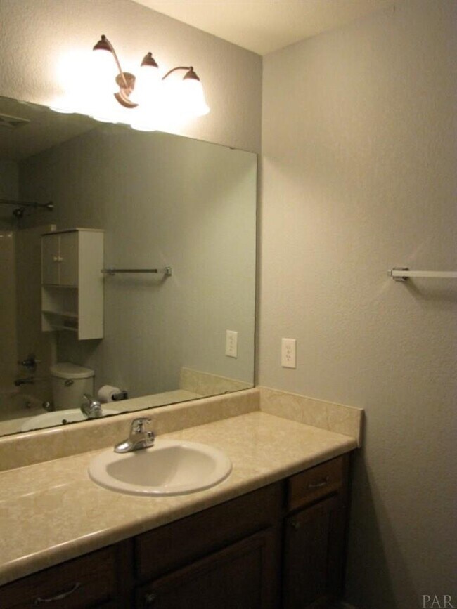 Foto del edificio - 8428 Walnut Ave